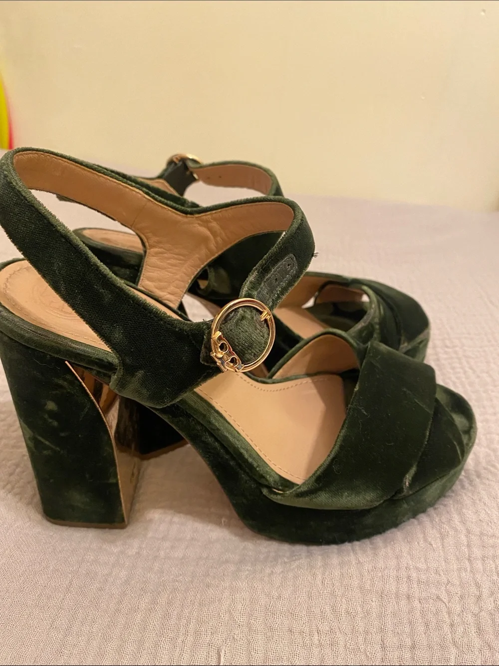 Tory Burch Dark Green Velvet Platform Sandals. Size 8.5